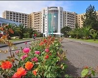 Санаторий Самшитовая роща в Пицунде, вид снаружи Санаторий Самшитовая роща (Пицунда)
