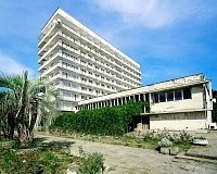 Отель Питиус в Пицунде, вид снаружи Отель Питиус (Пицунда)