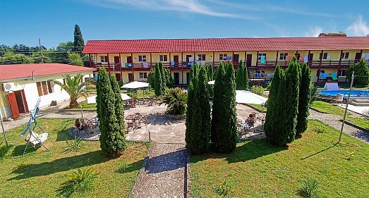 Отель Абхазский дворик Гагра - официальный сайт