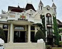 Отель Камелот в Алуште, вид снаружи Отель Камелот (Алушта)