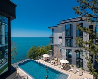 Отель Апартаменты на Лучезарной (Лоо)