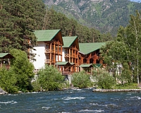 Отель Марьин остров в Республике Алтай, вид снаружи Отель Марьин остров (Республика Алтай)